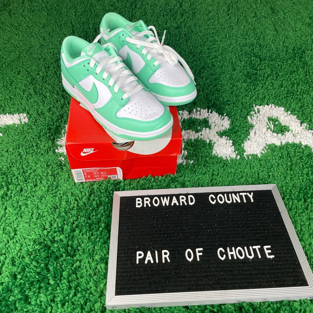 Nike Dunk Low Green Glow (W)